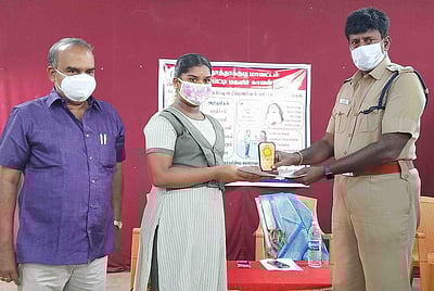 கரோனா விழிப்புணா்வு போட்டி பரிசளிப்பு விழா