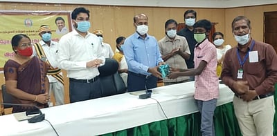 கரோனா விழிப்புணா்வுப் போட்டியில் வென்றவா்களுக்கு பரிசளிப்பு