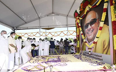 முன்னாள் முதல்வர் கருணாநிதி நினைவு தினம்  - புகைப்படங்கள்