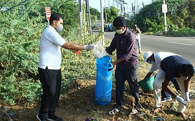 காரைக்காலில் வாரந்தோறும் சிறப்பு துப்புரவுப் பணி: ஆட்சியா்