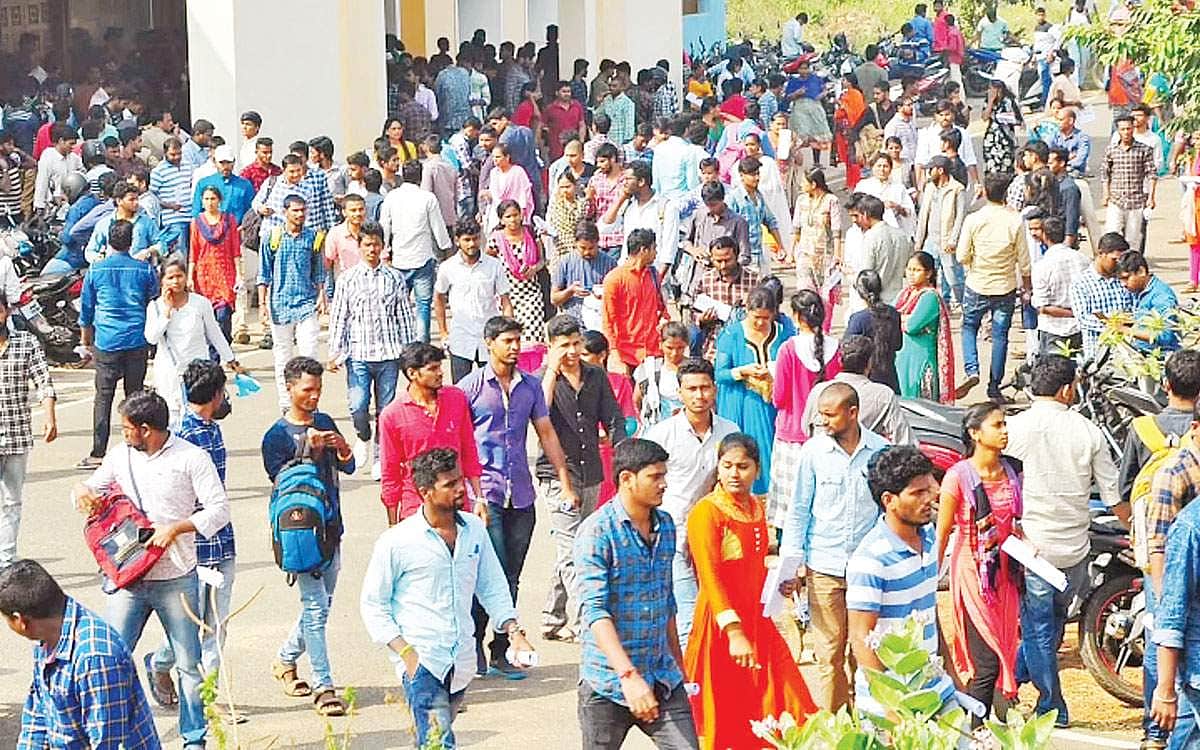 தேர்வு செய்யுங்கள்... சிறந்த கல்லூரியை!