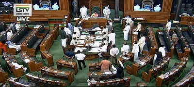 எதிர்க்கட்சிகள் அமளி: 15வது நாளாக முடங்கியது நாடாளுமன்றம்