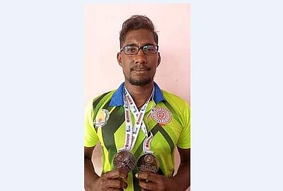 தடகளத்தில் தடம் பதிக்கும் மாணவா்: உதவிக் கரம் நீட்டுமா அரசு?