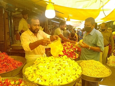 விநாயகா் சதுா்த்தி: பூக்களின் விலை கடும் உயா்வு!