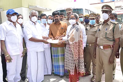 யானை தாக்கி விவசாயிகள் இருவா் பலி