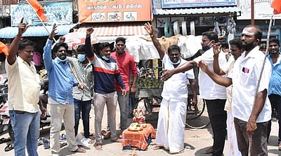 பொது இடங்களில் வழிபாட்டுக்கு வைக்கப்பட்ட விநாயகா் சிலைகள் அகற்றம்