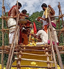 ஸ்ரீகாசி விஸ்வநாதா் கோயிலில் கும்பாபிஷேகம்