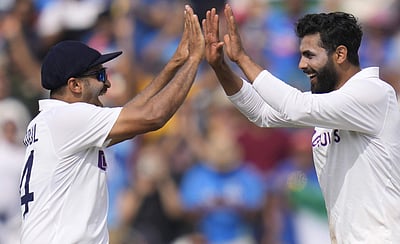 மான்செஸ்டர் டூ துபை: சிஎஸ்கே வீரர்களை அழைக்கும் முயற்சியில் நிர்வாகம்!