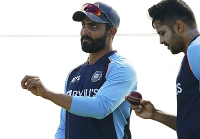 சிஎஸ்கே வீரர்கள் பயணிகள் விமானத்தில் பயணம்?