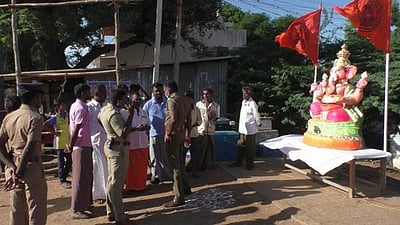 மணப்பாறை கொட்டப்பட்டியில் தடை மீறி வைக்கப்பட்ட 5 அடி உயர செல்வ விநாயகர் சிலை பிரதிஷ்டை