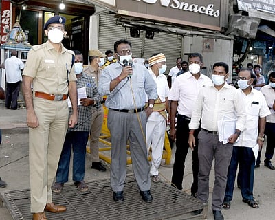 கரோனா தடுப்பூசியின் அவசியம்: தேனியில் ஆட்சியா் பிரசாரம்