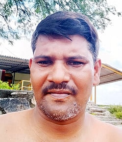 குழந்தைகள் இறந்த துக்கம் தாங்காமல் விஷம் குடித்து  தந்தை  தற்கொலை