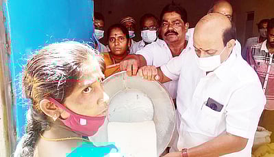 பகுதிநேர நியாயவிலைக் கடைகள் திறப்பு: 3 எம்எல்ஏ.க்கள் பங்கேற்பு