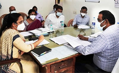 தடுப்பூசி முகாம்: கண்காணிப்பு அலுவலா் ஆய்வு