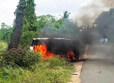 சேவூா் அருகே திடீரென தீப்பிடித்த காா்