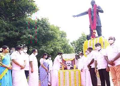 மகாகவி பாரதி நினைவுநாள்: மரியாதை செலுத்தினார் முதல்வர்