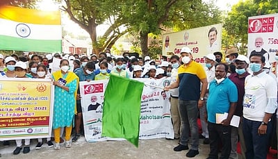 75 -ஆவது சுதந்திர தின மாரத்தான் ஓட்டம்: செங்கல்பட்டில்  ஆட்சியா் தொடக்கி வைத்தாா்