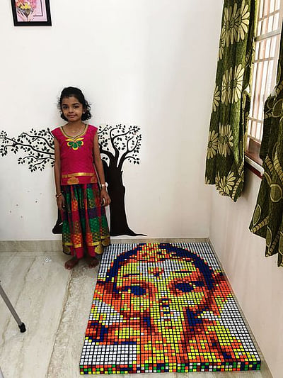 300 கியூப்புகளால் விநாயகா் உருவம் வரைந்த சிறுமி