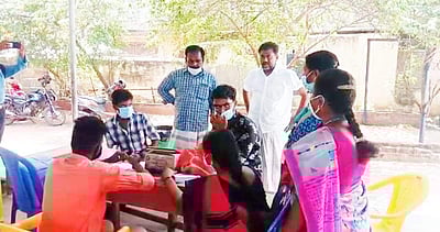 மானாமதுரை, இளையான்குடி, திருப்புவனம் பகுதி முகாம்களில் தீர்ந்துபோன கரோனா தடுப்பூசி: ஏமாற்றத்துடன் திரும்பிய மக்கள் 