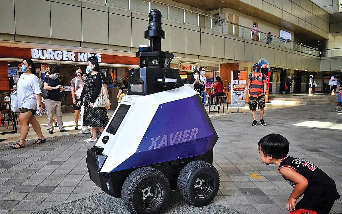 கண்காணிக்கும் ரோபோ!