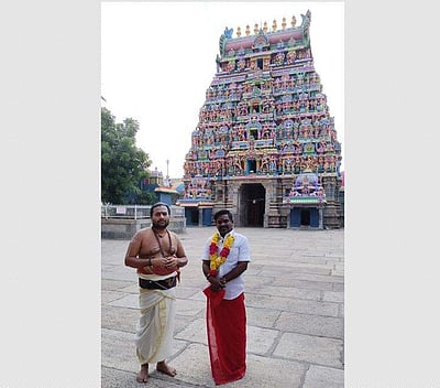 நாட்டுப்புற கலைகளை பாடதிட்டங்களில் சேர்க்க வேண்டும்: பின்னணி பாடகர் வேல்முருகன் வலியுறுத்தல்