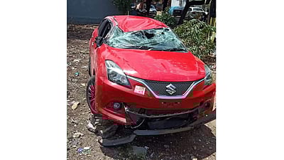 வானதி சீனிவாசன் மகன் தப்பினார்: கார் தலைகீழாக கவிழ்ந்து விபத்து