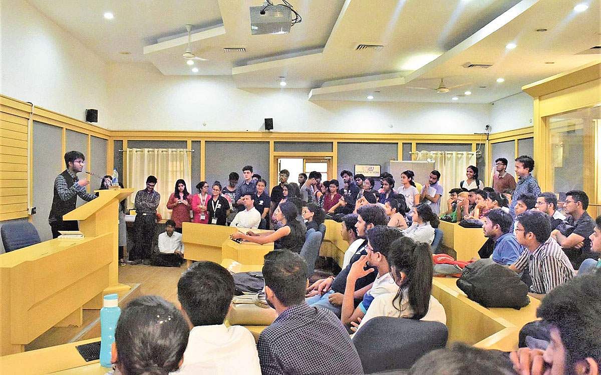 உலகிலேயே அதிவிரைவான மனித கால்குலேட்டர்!