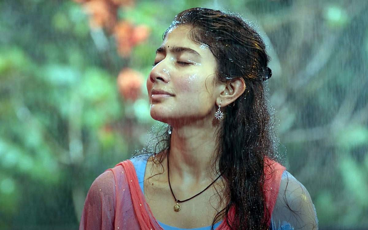 ஃபிடா, ஹேப்பி டேஸ் போன்ற படங்களை இயக்கிய சேகர் கம்முலா தற்போது நாக சைதன்யா, சாய் பல்லவியை வைத்து லவ் ஸ்டோரி படத்தை இயக்கியிருக்கிறார்.