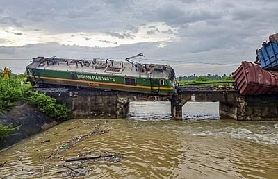 ஒடிசாவில் சரக்கு ரயில் கவிழ்ந்து விபத்து