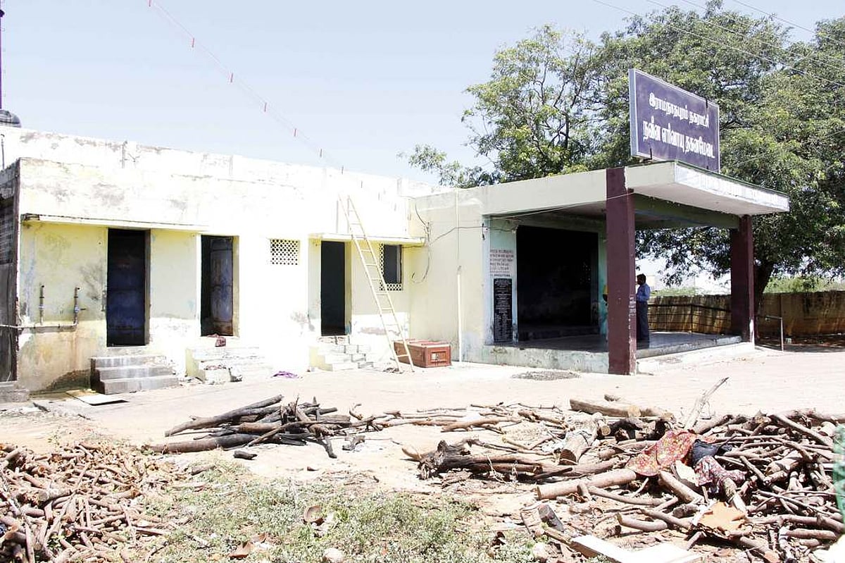 ராமநாதபுரம்: நவீன எரிவாயு தகனமேடை சடலங்களை எரியூட்ட அதிகக் கட்டணம் வசூலிப்பதாகப் புகாா்