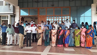 வேதாரண்யத்தில் அரசு கல்லூரி கெளரவ விரிவுரையாளர்கள் ஆர்ப்பாட்டம்