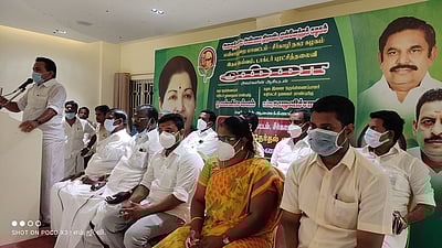 அதிமுக உள்ளாட்சித் தோ்தல் ஆலோசனைக் கூட்டம்