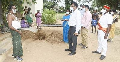 வளா்ச்சித் திட்டப் பணிகள்: மாவட்ட ஆட்சியா் ஆய்வு