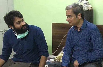 கரோனாவுக்கு எதிராக 130 நாள்கள் போராட்டம்; பெருந்தொற்றிலிருந்து மீண்டு வீடு திரும்பிய நபர்