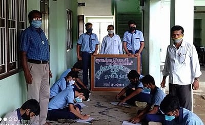 நாகூா் மாடா்ன் மெட்ரிக் பள்ளியில் உலக ஓசோன் தினவிழா