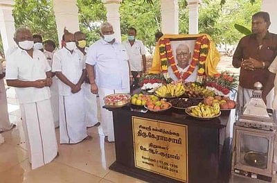 கே.ஆா்.கல்வி நிறுவனங்கள் நிறுவனா் தின விழா