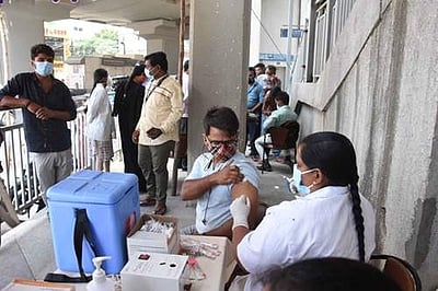 நாடு முழுவதும் ஒரே நாளில் புதிதாக 35,662 பேருக்கு தொற்று: 33,798 பேர் மீண்டனர்!