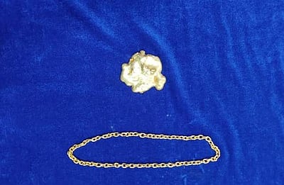 சென்னை விமான நிலையத்தில் 390 கிராம் தங்கம் பறிமுதல்