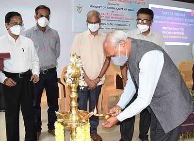 சாரதா கல்லூரியில் மருத்துவக் கல்வி பயிற்சி முகாம்