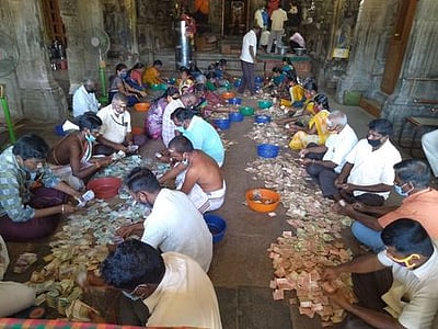 பெரியகோயில் உண்டியல்கள் திறப்பு: ரூ. 10.88 லட்சம் காணிக்கை