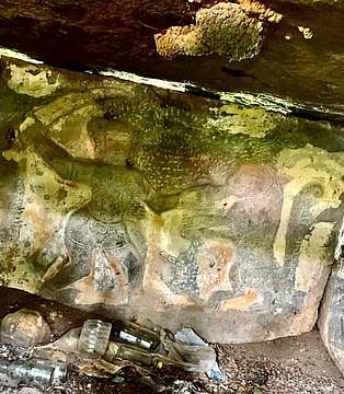 கெலமங்கலம் அருகே 14-ஆம் நூற்றாண்டு புலிகுத்தப்பட்டான் நடுகற்கள் கண்டெடுப்பு