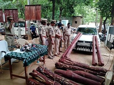 திருப்பதியில் செம்மரக் கடத்தல்: 3 போ் கைது