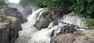 ஒகேனக்கல்லுக்கு நீா்வரத்து குறைவு