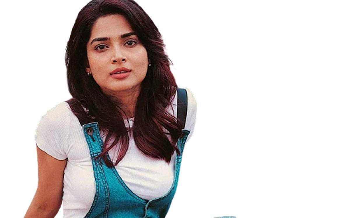 டிக்கிலோனா பட நாயகி அனகா - புகைப்படங்கள்