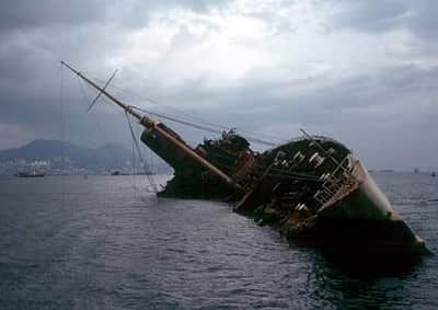 படகு கவிழ்ந்ததில் 38 பேர் பலி, 100க்கும் மேற்பட்டோர் மாயம்! 