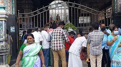 புரட்டாசி சனிக்கிழமை: பக்தா்கள் சுவாமி தரிசனம்