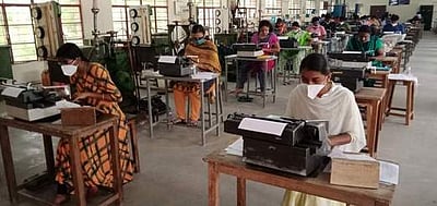 நாமக்கல்லில் தட்டச்சுத் தோ்வு: 2,700 போ் பங்கேற்பு