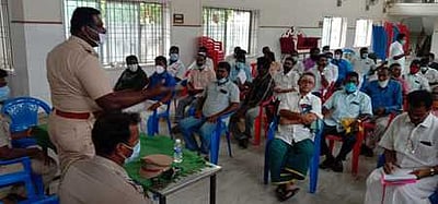 விநாயகா் சிலைகள் அமைப்பதில் கரோனா தடுப்புக் கட்டுப்பாடுகள் குறித்த ஆலோசனைக் கூட்டம்