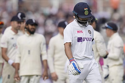 மீண்டும் அரைசதத்தில் ஆட்டமிழந்த கோலி: திணறும் இந்தியா!