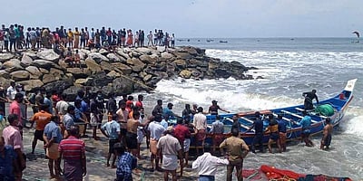 கேரளத்தில் படகு கவிழ்ந்ததில் 4 மீனவர்கள் பலி